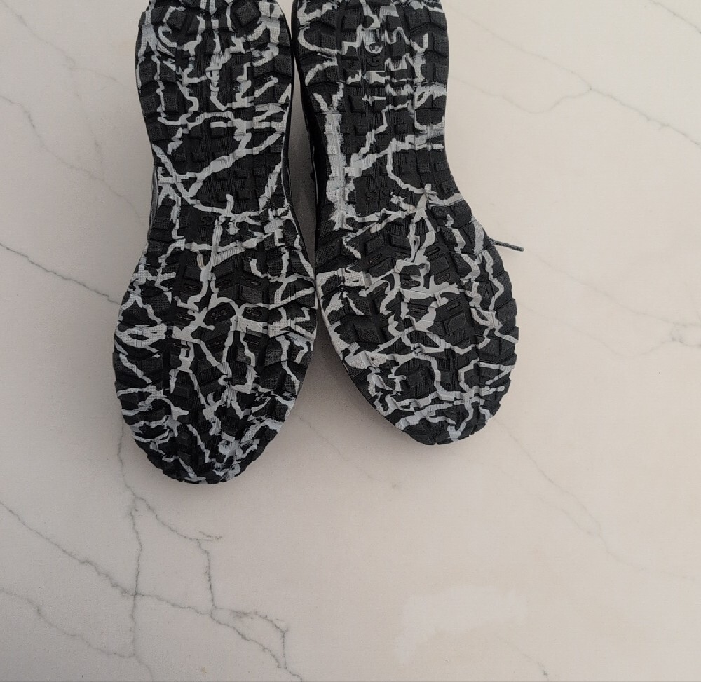 ASICS Men’s Black and Gray Athletic Running Shoes - Picture 7 of 8